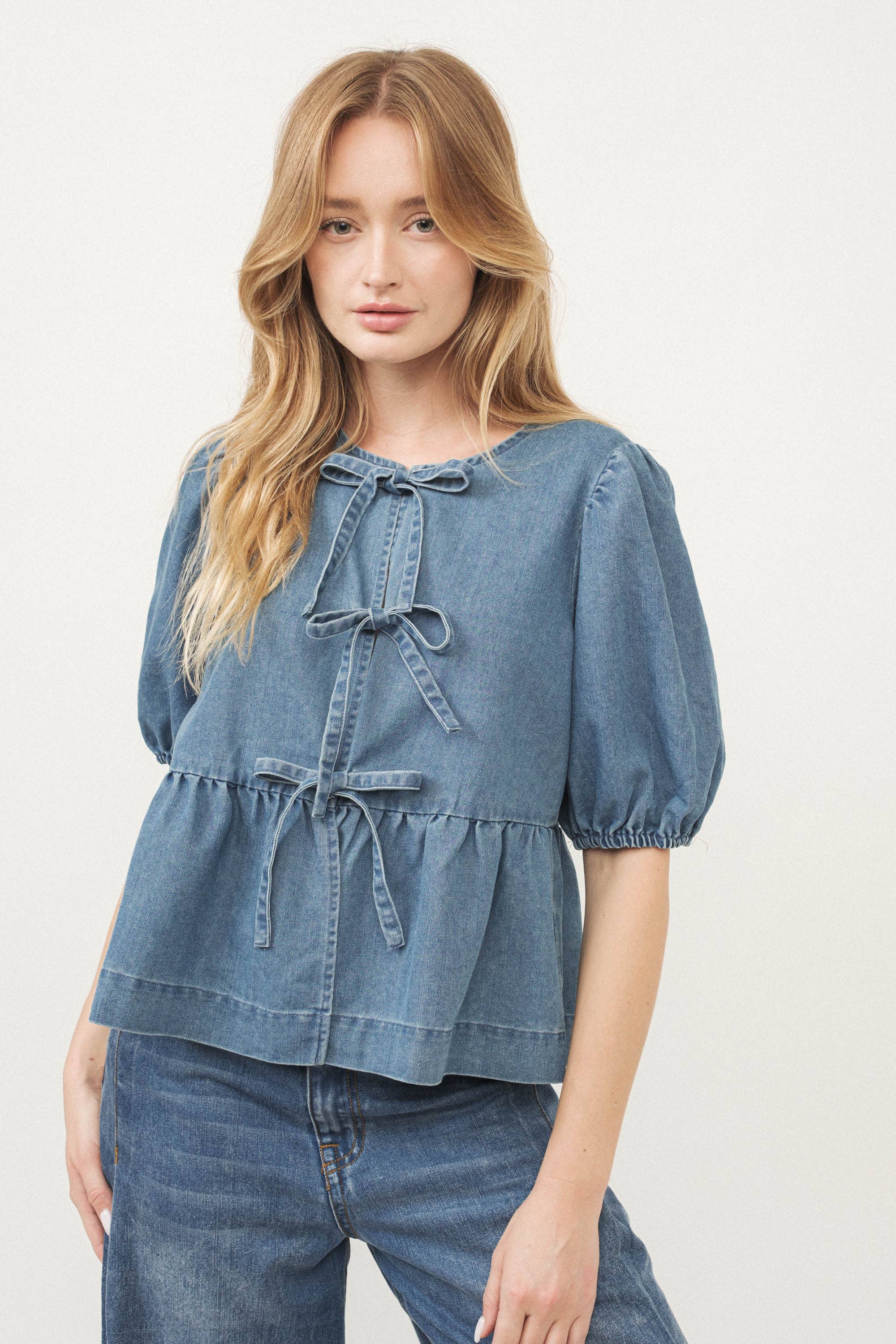 MAT2803-DENIM DENIM FRONT BOW TIE PEPLUM BLOUSE: DENIM / L Aaron & Amber