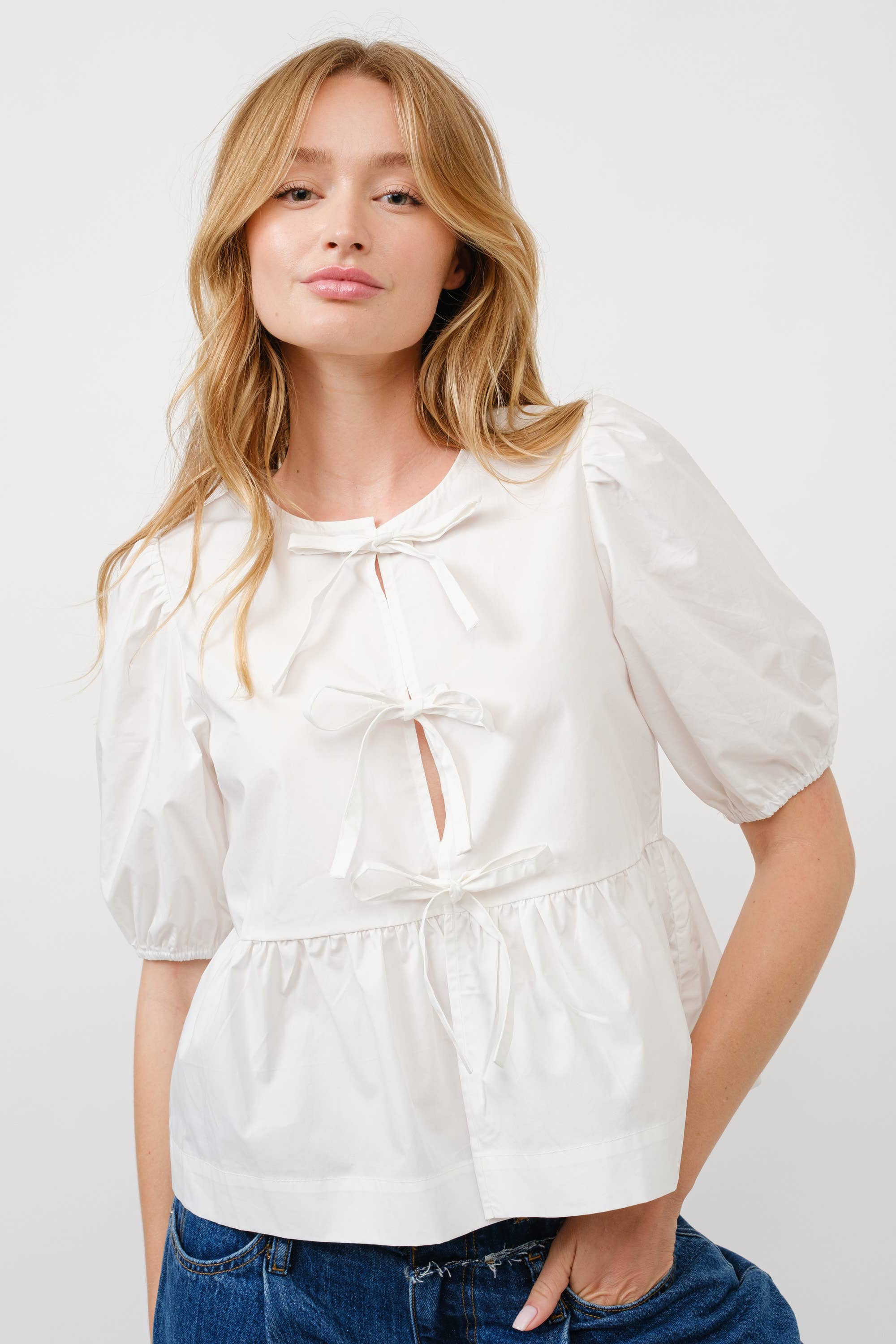 MAT2803 - POPLIN FRONT BOW TIE PEPLUM BLOUSE WITH PUFF SLEEV: OFF WHITE / S Aaron & Amber