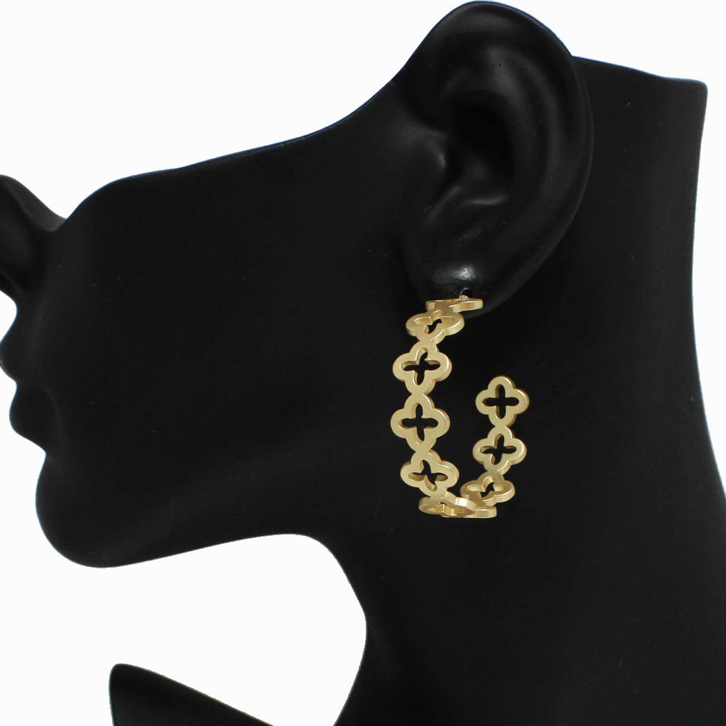 Clover Cutout Hoop Earring: MAT GOLD / ONE SIZE SOPHIA WHOLESALE