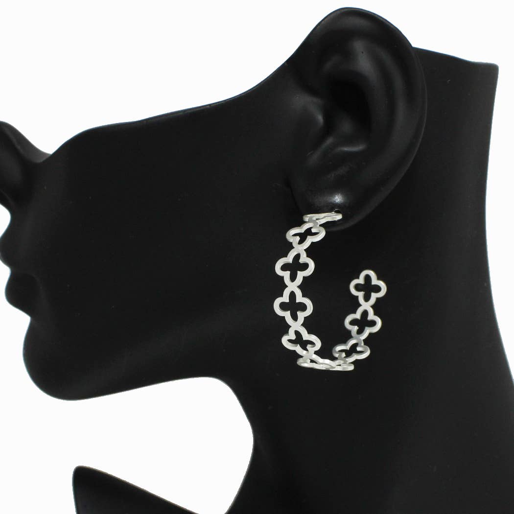 Thin Clover Cutout Hoop Earring: MAT SILVER / ONE SIZE SOPHIA WHOLESALE